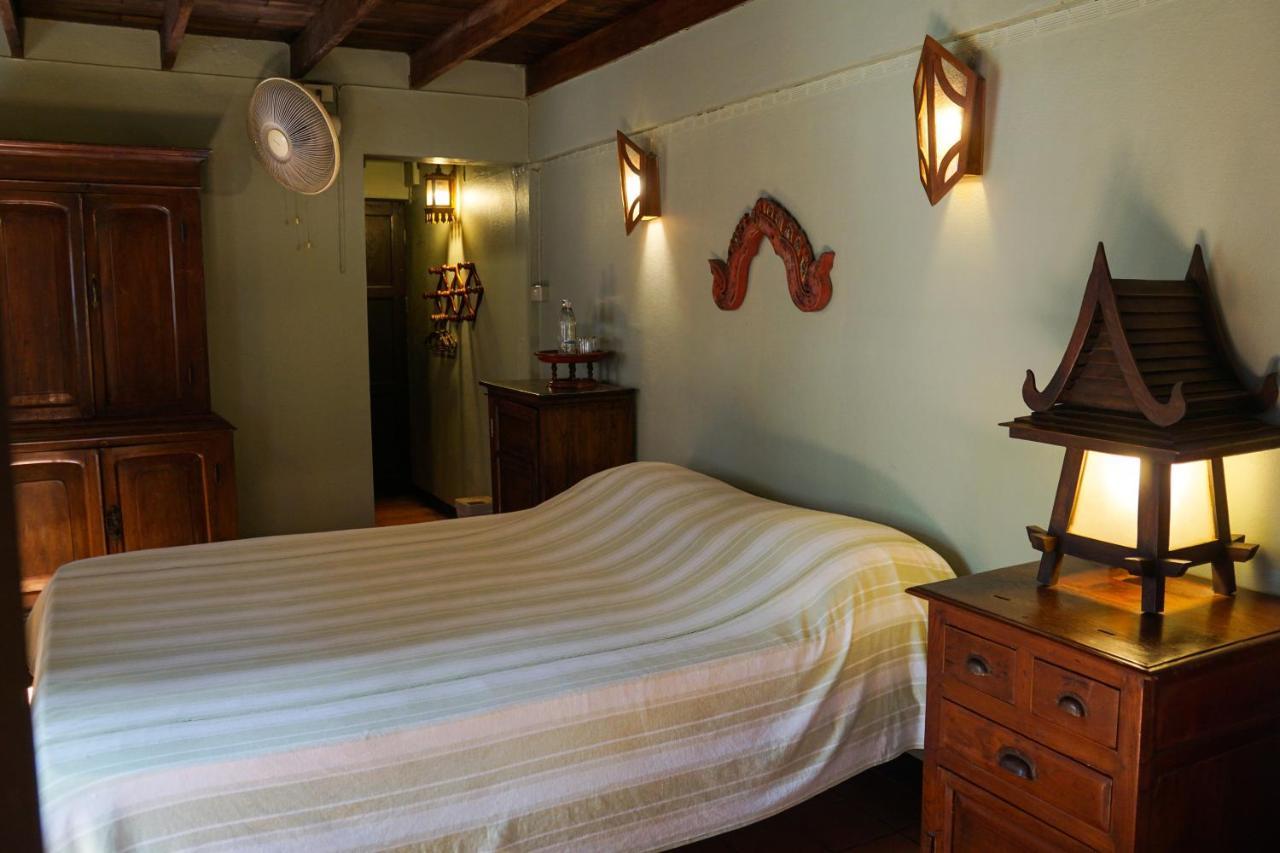The Riverside Guest House Lampang Bagian luar foto