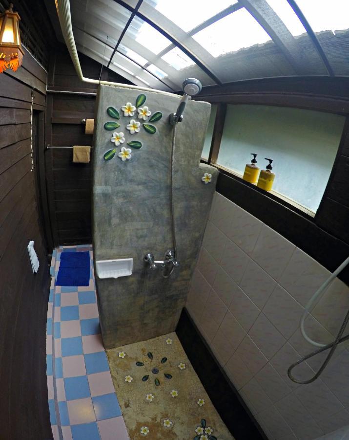 The Riverside Guest House Lampang Bagian luar foto