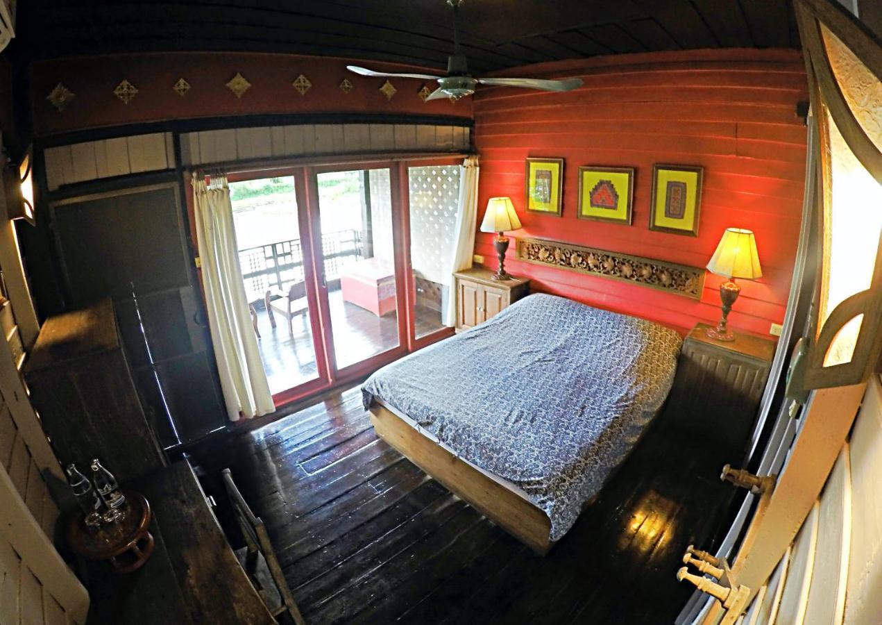 The Riverside Guest House Lampang Bagian luar foto