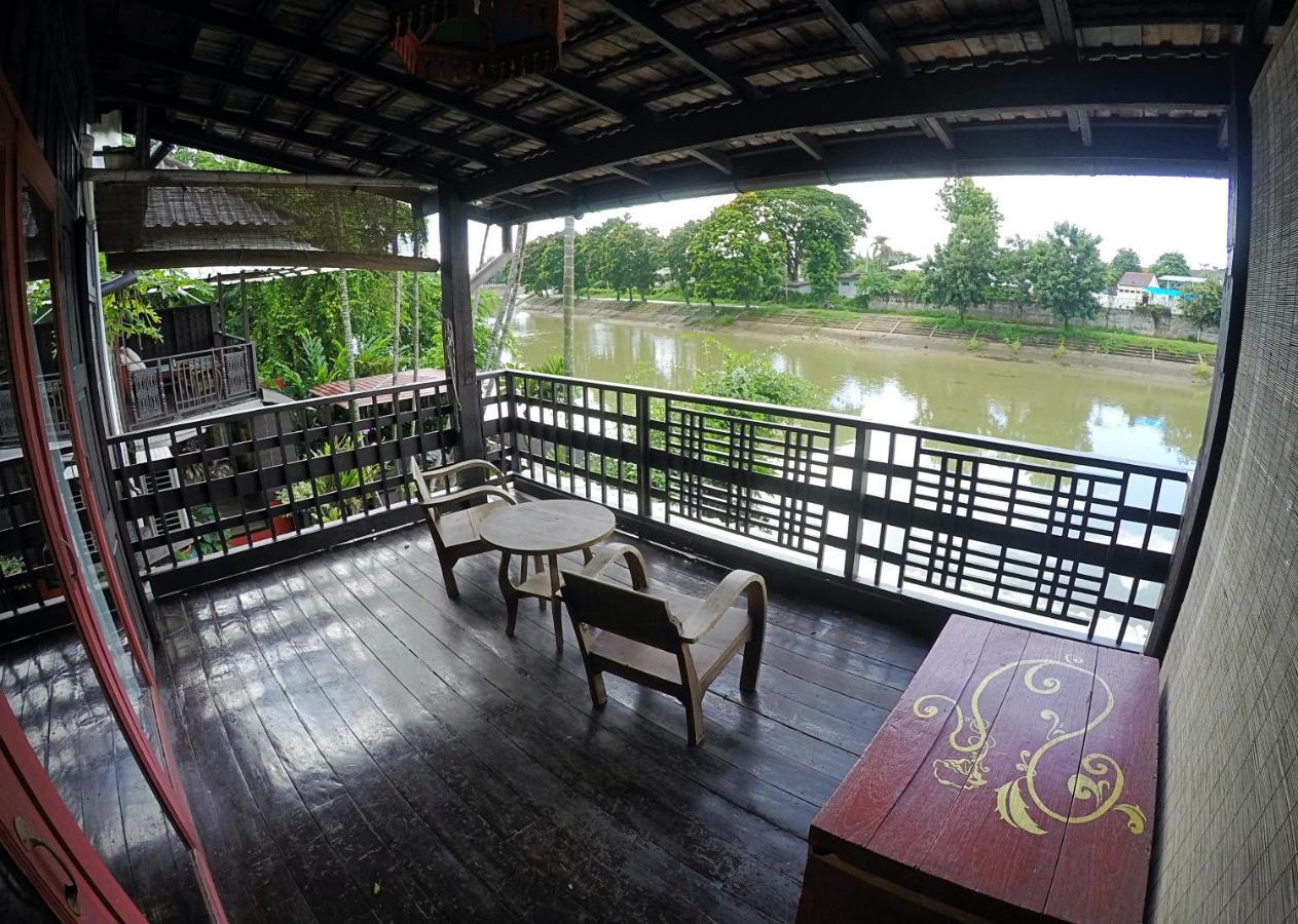 The Riverside Guest House Lampang Bagian luar foto
