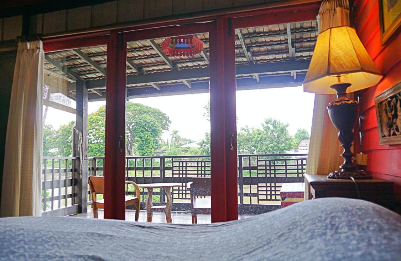 The Riverside Guest House Lampang Bagian luar foto