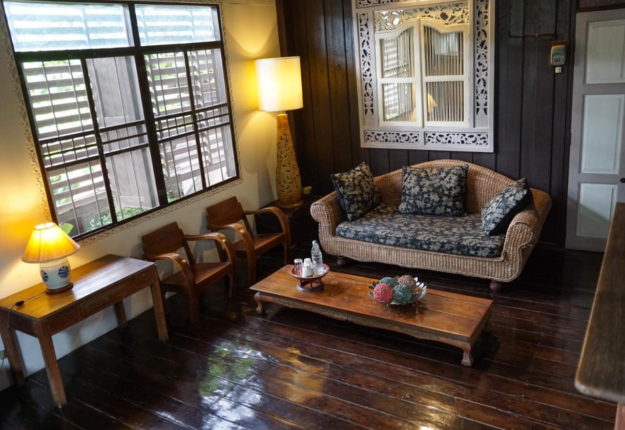 The Riverside Guest House Lampang Bagian luar foto