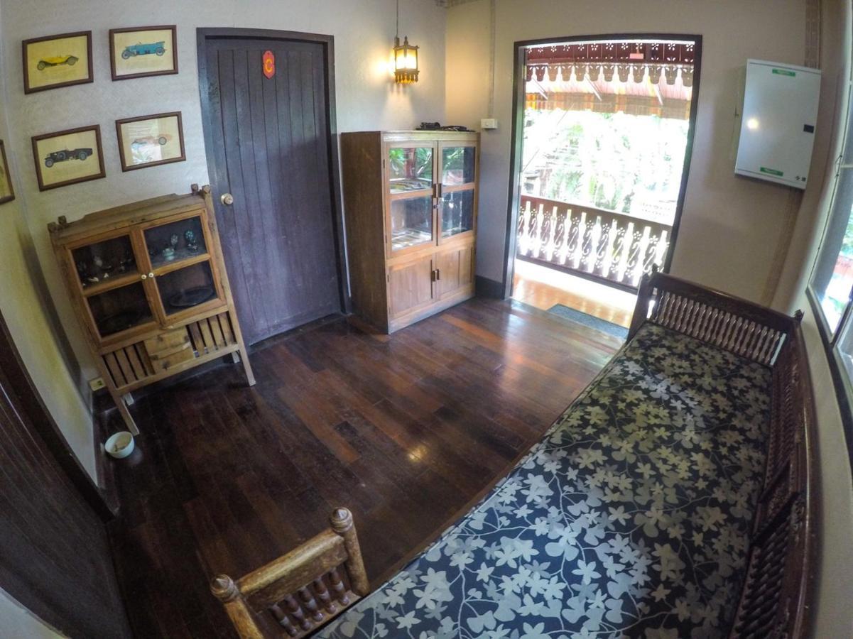 The Riverside Guest House Lampang Bagian luar foto