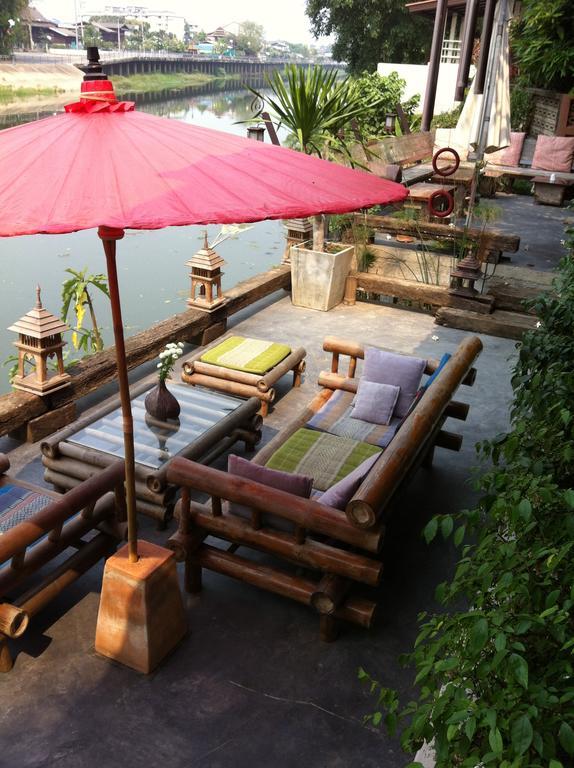 The Riverside Guest House Lampang Bagian luar foto