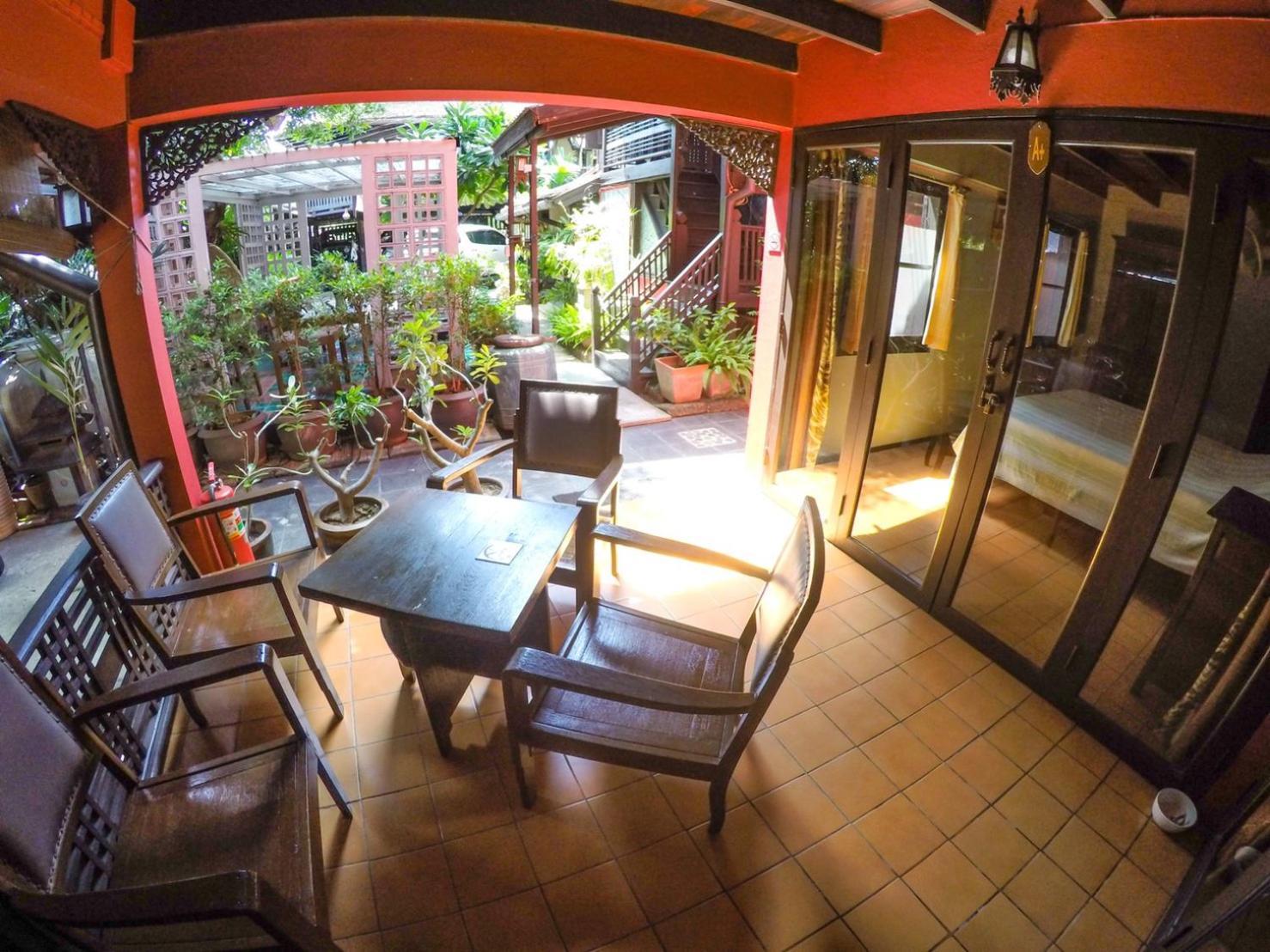 The Riverside Guest House Lampang Bagian luar foto